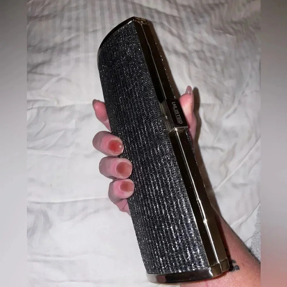 UNLISTED BLACK AND GOLD GLITTER OVAL CLUTCH WITH DETACHABLE CHAIN 8.5” x 3.5” - Picture 6 of 8